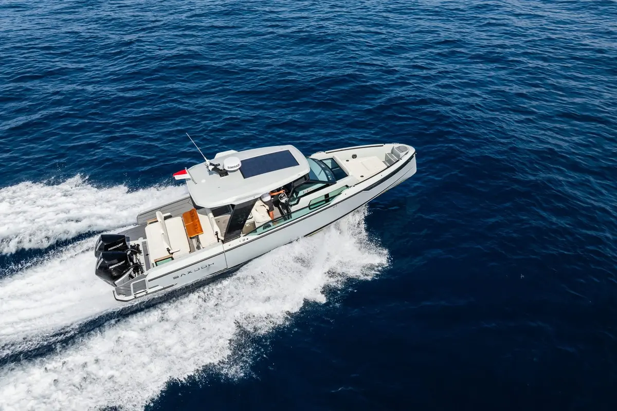 Saxdor 320, salón — Ibiza Yachts Hire, Ibiza. Saxdor 320 — 10m