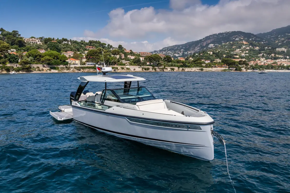 Saxdor 320, flybridge — Ibiza Yachts Hire, Ibiza. Saxdor 320 — 10m