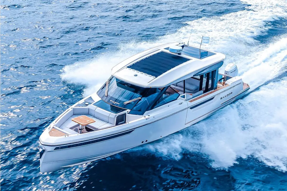 Saxdor 400 GTO, главная палуба — Ibiza Yachts Hire, Ибица. Saxdor 400 GTO — 12.4m