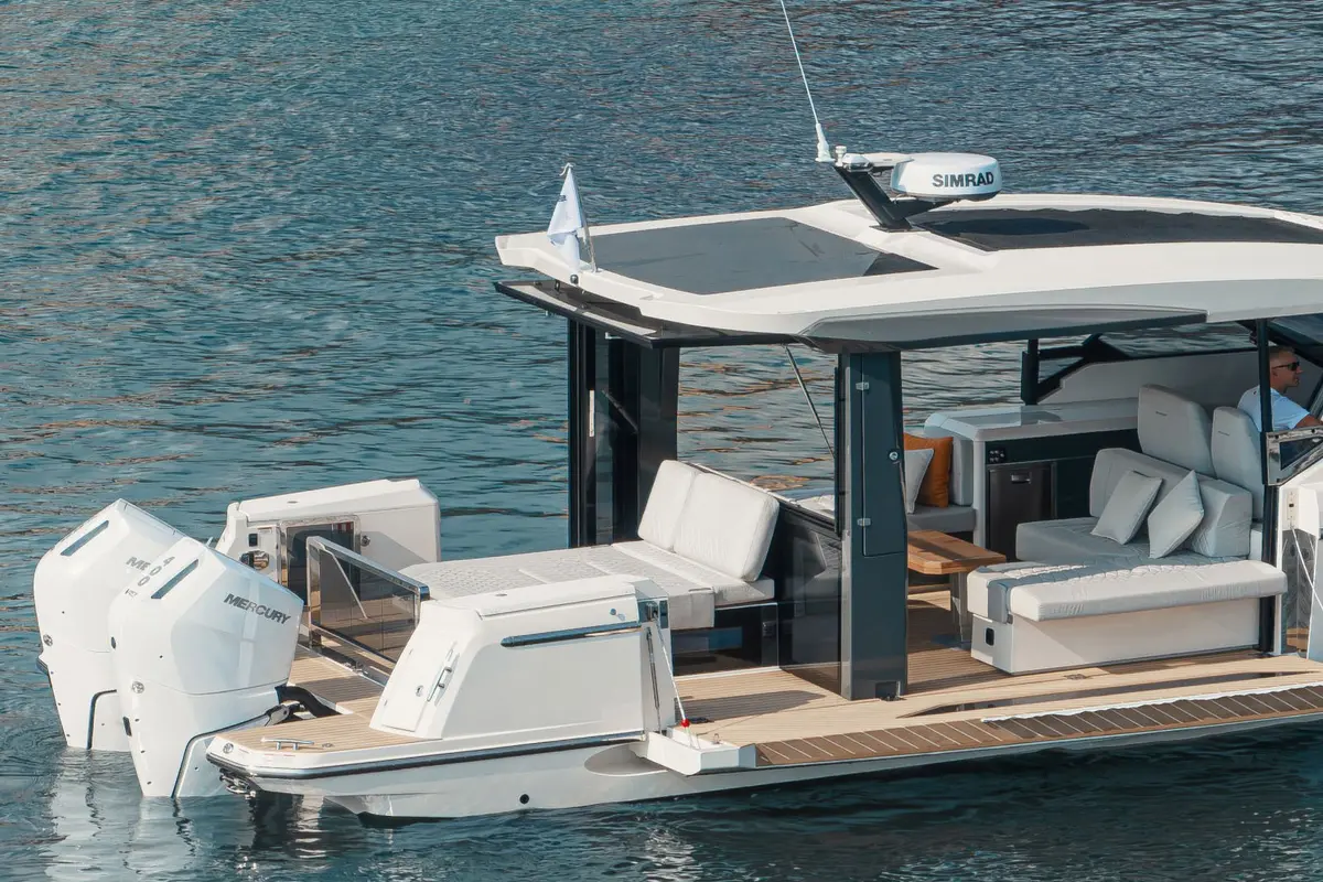 Saxdor 400 GTO, салон — Ibiza Yachts Hire, Ибица. Saxdor 400 GTO — 12.4m