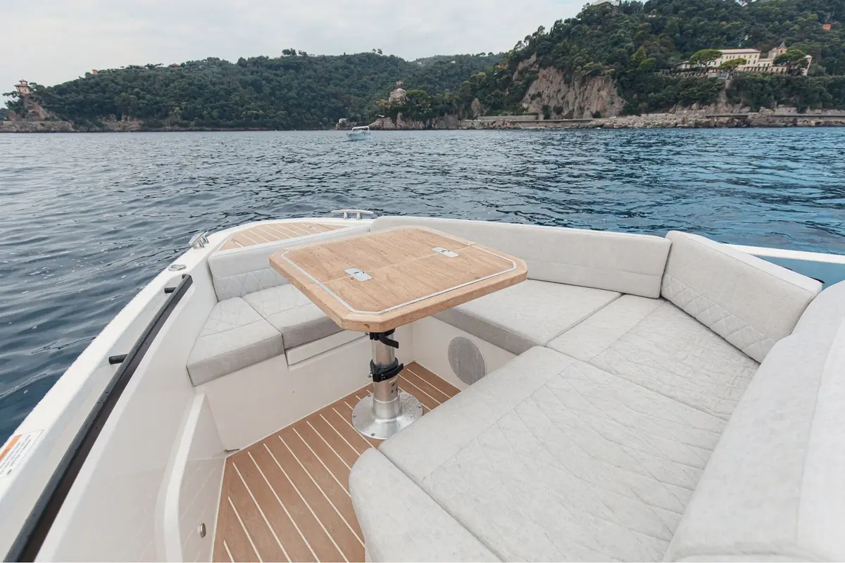 Saxdor 400 GTO, главная каюта — Ibiza Yachts Hire, Ибица. Saxdor 400 GTO — 12.4m