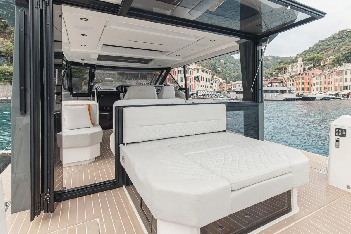Saxdor 400 GTO, флайбридж — Ibiza Yachts Hire, Ибица. Saxdor 400 GTO — 12.4m