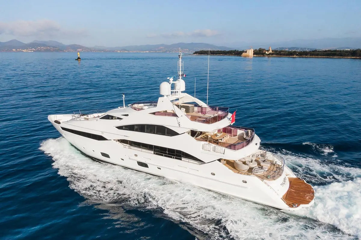 Thumper, salon — Ibiza Yachts Hire, Ibiza. Thumper — 40m