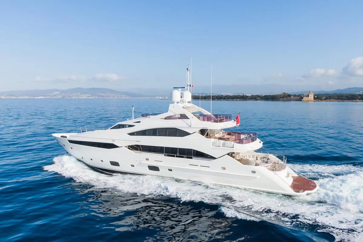 Thumper, master cabin — Ibiza Yachts Hire, Ibiza. Thumper — 40m