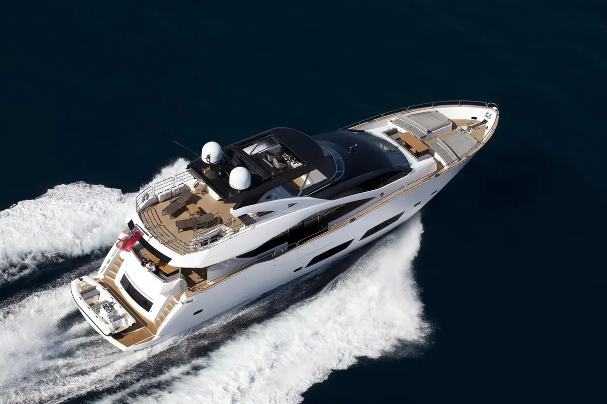 Sunseeker 28, salon — Ibiza Yachts Hire, Ibiza. Sunseeker 28 — 28m