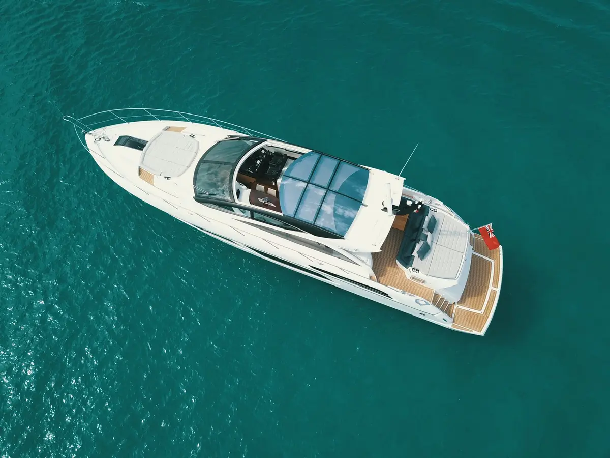 Sunseeker 68, master cabin — Ibiza Yachts Hire, Ibiza. Sunseeker 68 — 22m