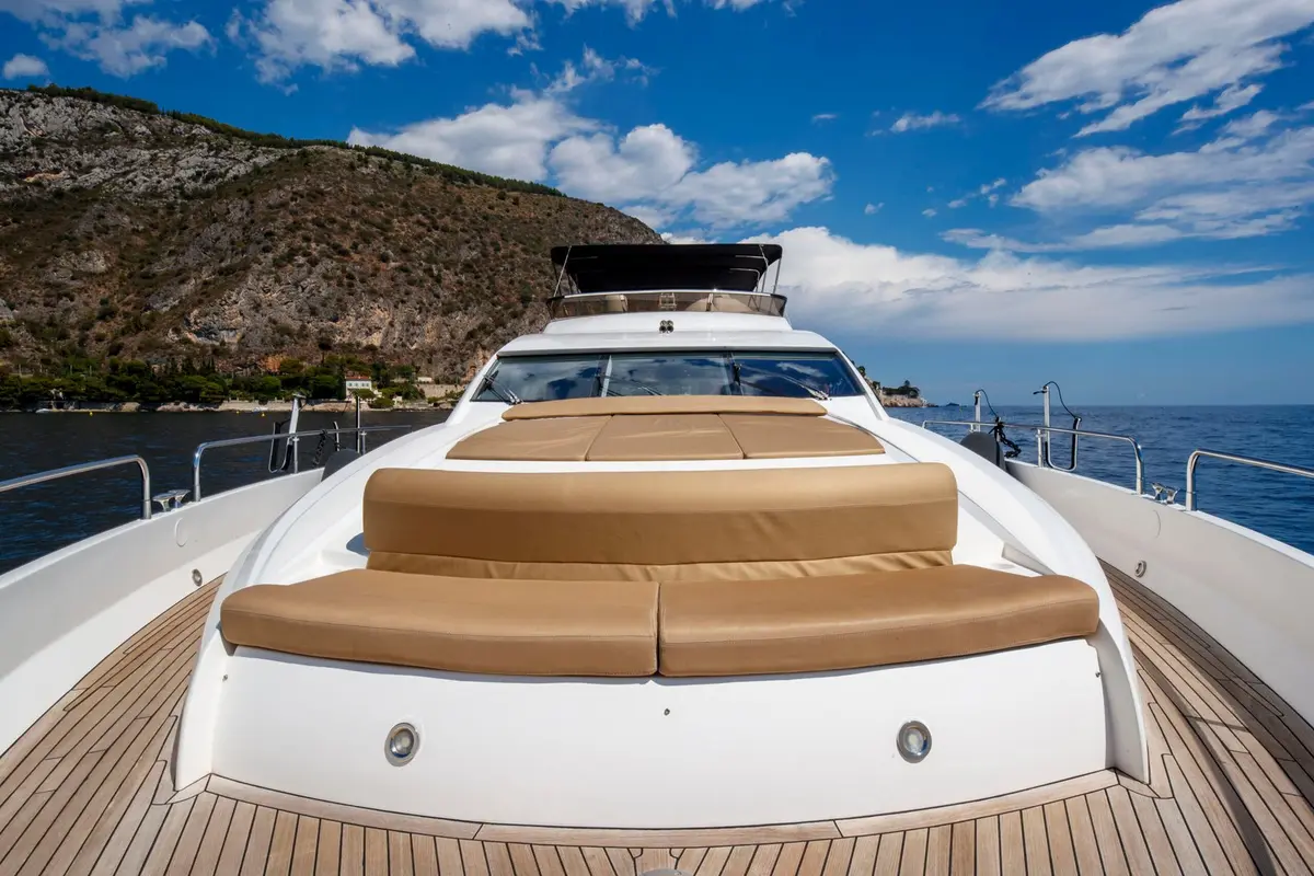 Sunseeker 82, master cabin — Ibiza Yachts Hire, Ibiza. Sunseeker 82 — 26m