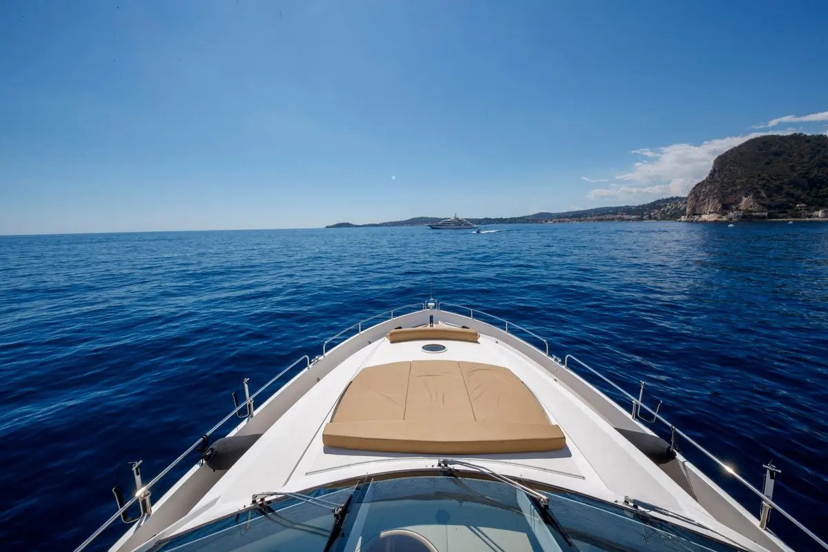 Sunseeker 82, flybridge — Ibiza Yachts Hire, Ibiza. Sunseeker 82 — 26m
