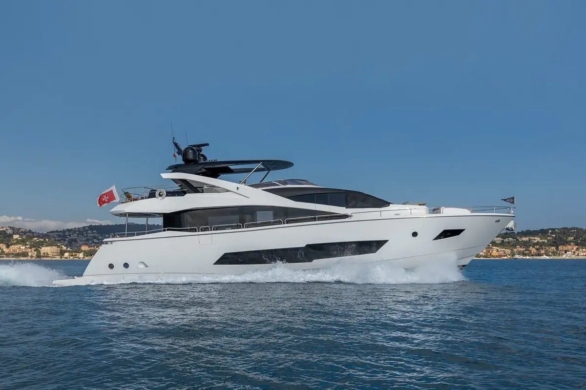 Sunseeker 86, exterior — Ibiza Yachts Hire, Ibiza. Sunseeker 86 — 3m