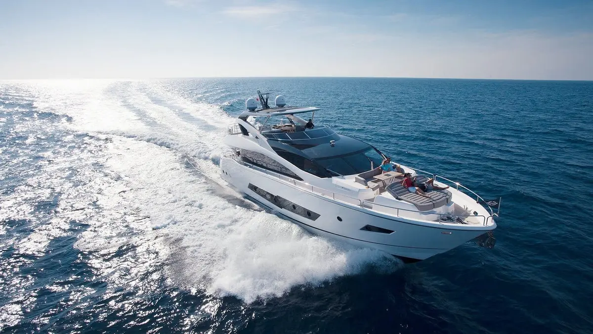Sunseeker 86, main deck — Ibiza Yachts Hire, Ibiza. Sunseeker 86 — 3m