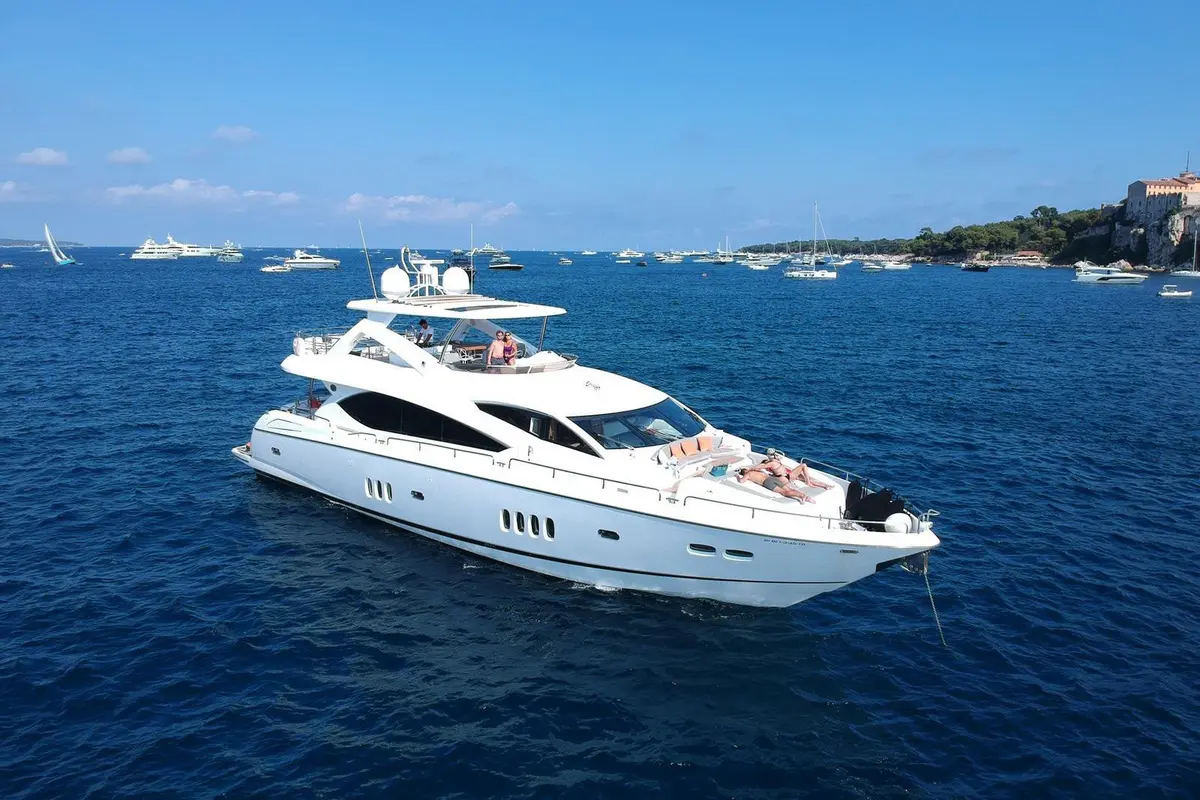 Sunseeker 88, exterior — Ibiza Yachts Hire, Ibiza. Sunseeker 88 — 27m