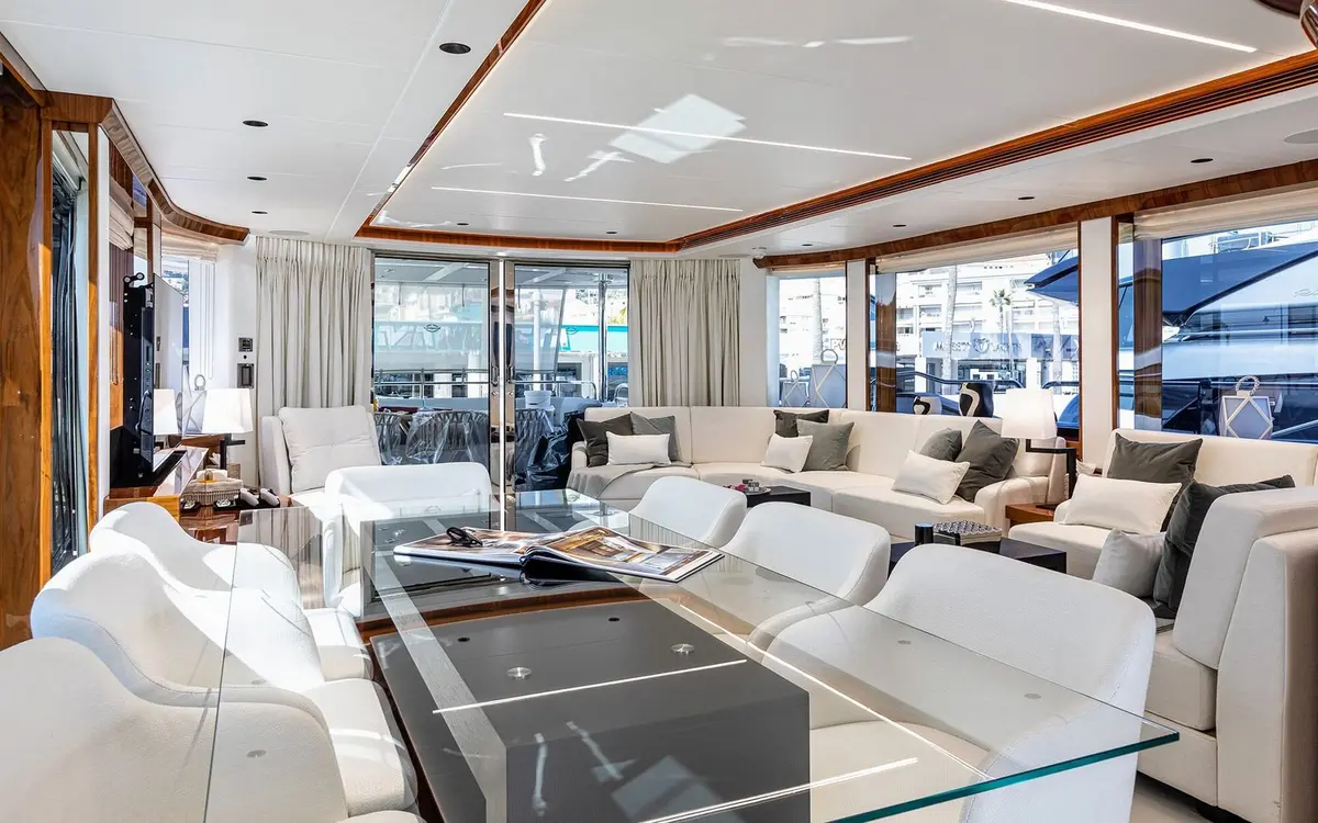 Sunseeker 90, flybridge — Ibiza Yachts Hire, Ibiza. Sunseeker 90 — 28m