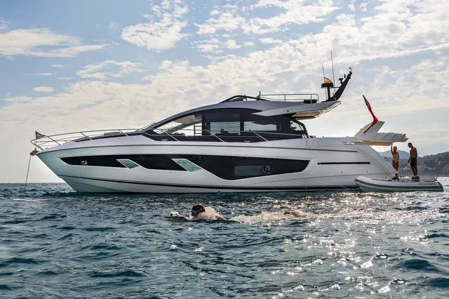 Sunseeker 65 Sport — Ibiza Yachts Hire, Ибица