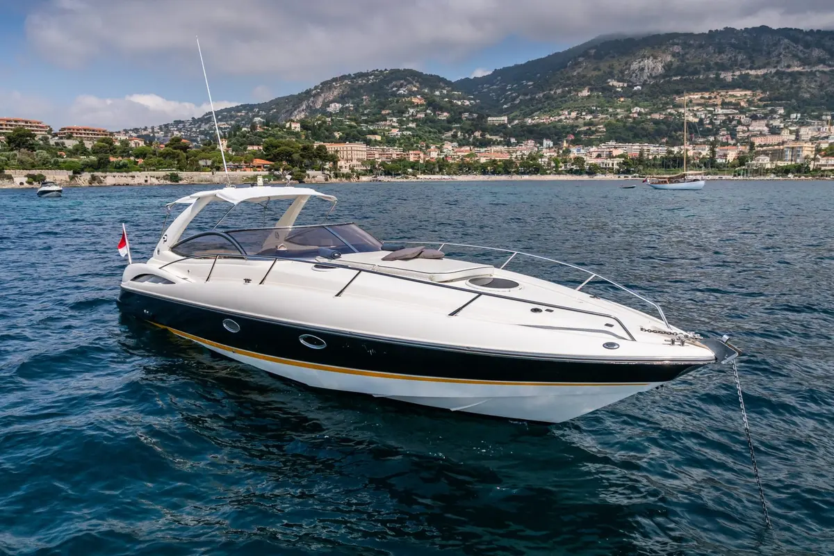 Superhawk 34, salon — Ibiza Yachts Hire, Ibiza. Superhawk 34 — 11m
