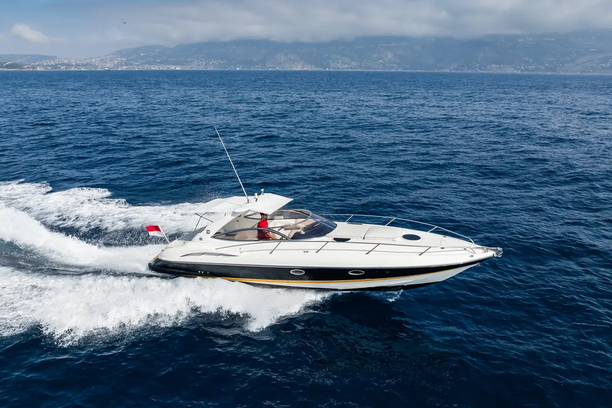 Superhawk 34, flybridge — Ibiza Yachts Hire, Ibiza. Superhawk 34 — 11m