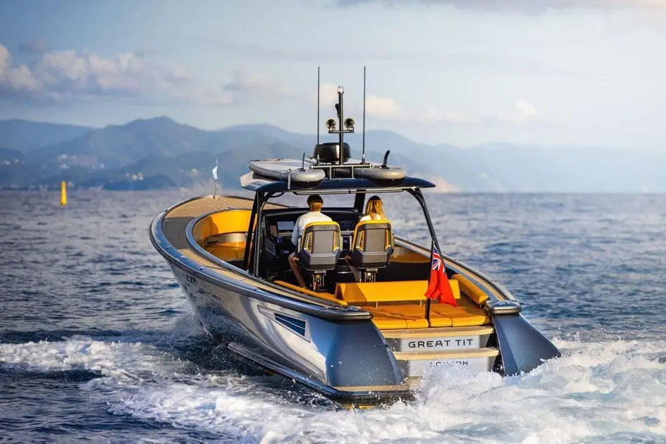 Wajer 38S, salon — Ibiza Yachts Hire, Ibiza. Wajer 38S — 11m
