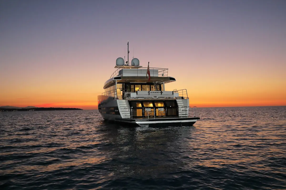 WallyAce 26, flybridge — Ibiza Yachts Hire, Ibiza. WallyAce 26 — 26m